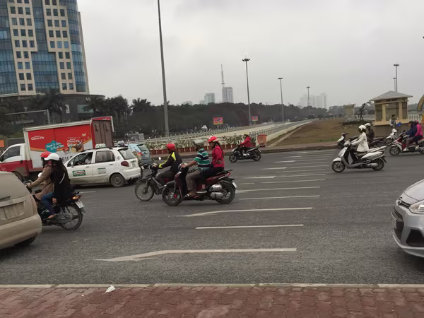 Nút giao thông hầm chui Thanh Xuân, Trung Hòa (Hà Nội): Cần sớm hoàn thiện hệ thống biển báo, vạch sơn ảnh 2 Nút giao thông hầm chui Thanh Xuân, Trung Hòa (Hà Nội): Cần sớm hoàn thiện hệ thống biển báo, vạch sơn ảnh 2