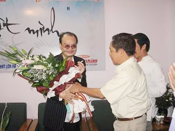 Cố nhạc sĩ Thanh Tùng: Cuộc dạo chơi "Một mình" đong đầy yêu thương ảnh 1 Cố nhạc sĩ Thanh Tùng: Cuộc dạo chơi "Một mình" đong đầy yêu thương ảnh 1