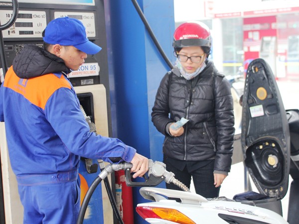 Thuế giảm, giá xăng dầu có hạ? ảnh 1 Thuế giảm, giá xăng dầu có hạ? ảnh 1