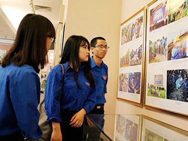 "Hồ Chí Minh và thế hệ trẻ" ảnh 1 "Hồ Chí Minh và thế hệ trẻ" ảnh 1