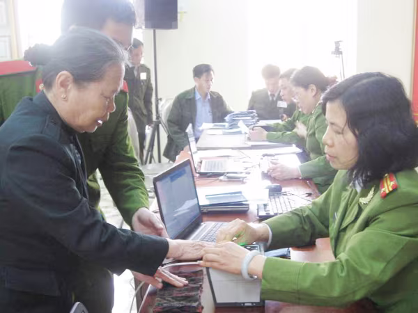 Nêu cao tinh thần phục vụ nhân dân ảnh 1 Nêu cao tinh thần phục vụ nhân dân ảnh 1