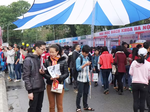 Học sinh trải nghiệm cảm giác làm sinh viên ảnh 1 Học sinh trải nghiệm cảm giác làm sinh viên ảnh 1