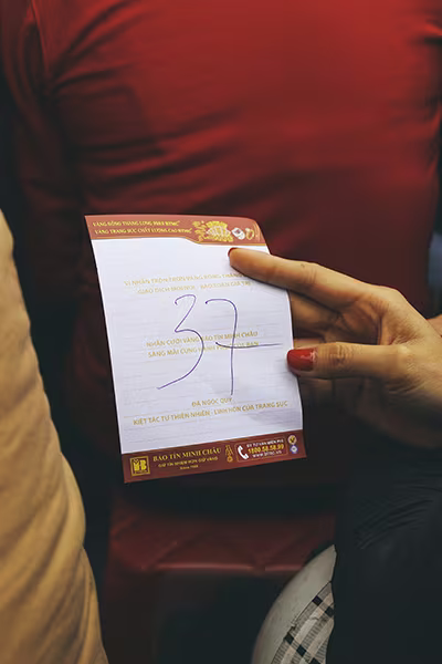 Tiệm vàng lớn xếp hàng dài, tiệm vàng nhỏ ế chỏng chơ ảnh 7 Tiệm vàng lớn xếp hàng dài, tiệm vàng nhỏ ế chỏng chơ ảnh 7