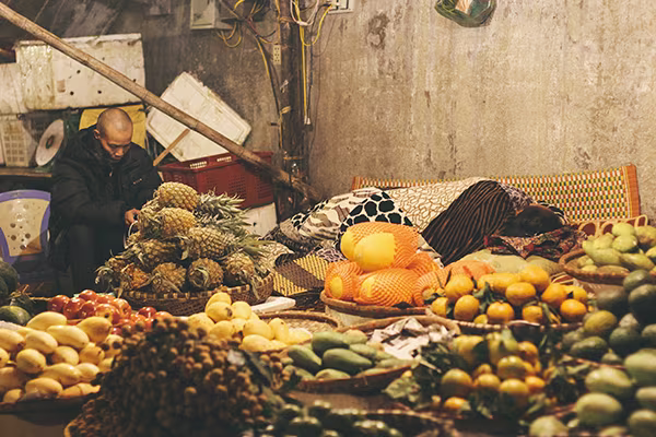 Giấc ngủ chập chờn của các tiểu thương ở chợ đầu mối Long Biên ảnh 6 Giấc ngủ chập chờn của các tiểu thương ở chợ đầu mối Long Biên ảnh 6