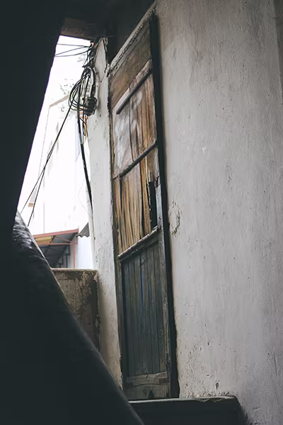 Đương đầu với tử thần ở những khu tập thể cũ Hà Nội ảnh 11 Đương đầu với tử thần ở những khu tập thể cũ Hà Nội ảnh 11