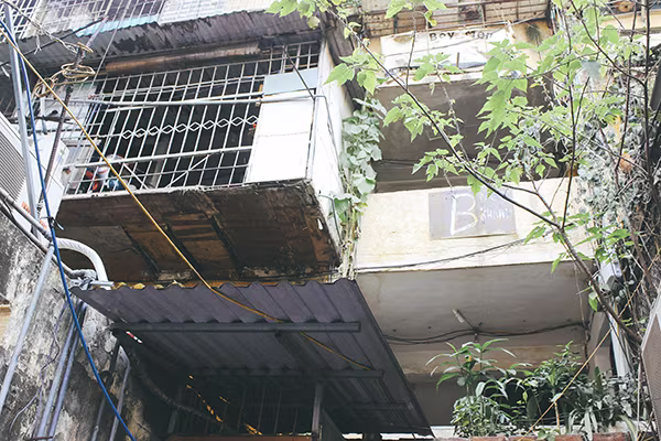 Đương đầu với tử thần ở những khu tập thể cũ Hà Nội ảnh 8 Đương đầu với tử thần ở những khu tập thể cũ Hà Nội ảnh 8