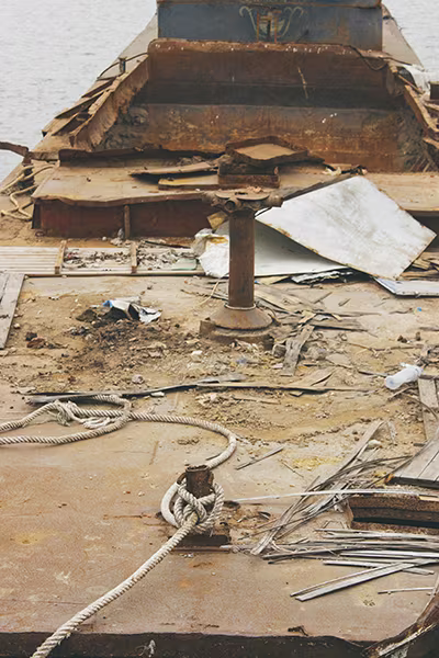 Hàng loạt tàu thuyền cũ nát bỏ hoang ở một góc hồ Tây ảnh 2