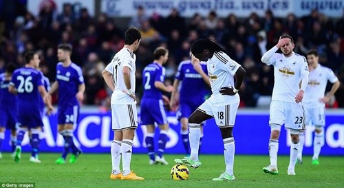 Chùm ảnh: Chelsea thắng giòn giã 5 sao trên sân Swansea ảnh 8 Chùm ảnh: Chelsea thắng giòn giã 5 sao trên sân Swansea ảnh 8