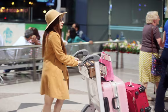 “Hot girl trăm triệu” Ivy lên đường đón Noel tại trời Tây ảnh 8 “Hot girl trăm triệu” Ivy lên đường đón Noel tại trời Tây ảnh 8