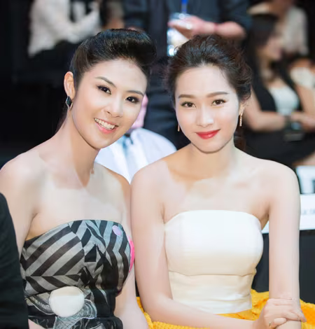 Ngọc Hân và Đặng Thu Thảo “đọ” vai trần gợi cảm ảnh 8 Ngọc Hân và Đặng Thu Thảo “đọ” vai trần gợi cảm ảnh 8