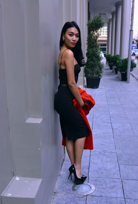 Siêu mẫu Diệu Huyền “thả dáng” trên phố phường Hà Nội ảnh 5 Siêu mẫu Diệu Huyền “thả dáng” trên phố phường Hà Nội ảnh 5