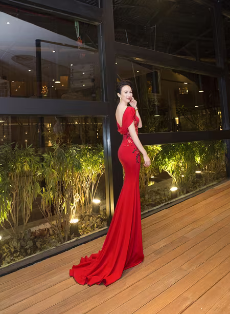 Hoa hậu Ngọc Diễm khoe dáng ngọc cùng sắc đỏ ảnh 6 Hoa hậu Ngọc Diễm khoe dáng ngọc cùng sắc đỏ ảnh 6