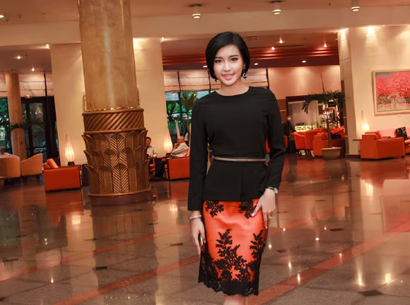 Á hậu Huyền My được mẹ “tháp tùng” đi sự kiện ảnh 8 Á hậu Huyền My được mẹ “tháp tùng” đi sự kiện ảnh 8