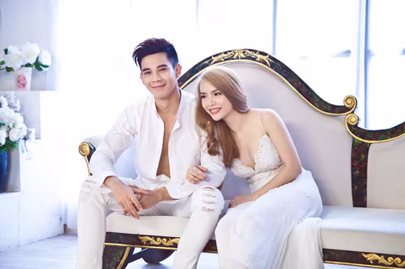 Yến Trang “lả lơi” bên hotboy Hồ Vĩnh Khoa ảnh 1