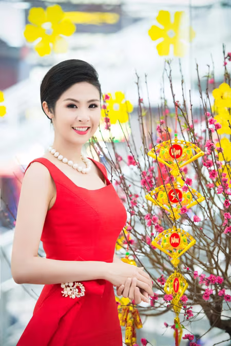 Hoa hậu Ngọc Hân khoe sắc gợi cảm bên hoa đào ảnh 7 Hoa hậu Ngọc Hân khoe sắc gợi cảm bên hoa đào ảnh 7