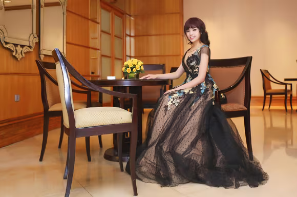 Hoa hậu Kỳ Duyên lộng lẫy với mái tóc mới ảnh 8