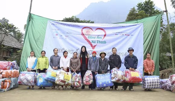 Hoa hậu Ngọc Anh mang đông ấm về xứ Thanh ảnh 8