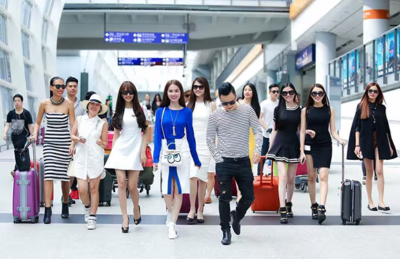 Dàn chân dài Venus gây “náo động” tại sân bay ảnh 9 Dàn chân dài Venus gây “náo động” tại sân bay ảnh 9