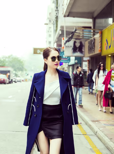 Ngọc Trinh khoe chân dài trên phố Hồng Kông ảnh 2