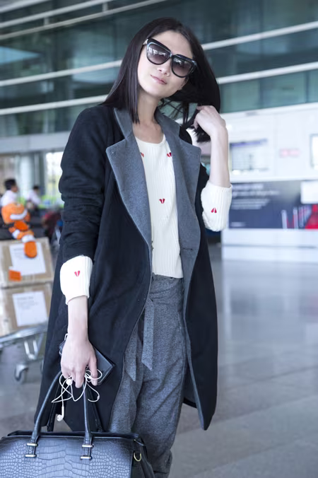 Kha Mỹ Vân tất bật chạy show sau khi về nước ảnh 2