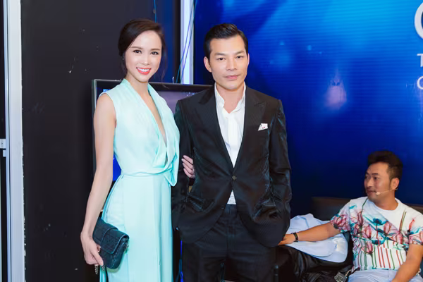 Trần Bảo Sơn-Vũ Ngọc Anh “dính như sam” đi xem Idol ảnh 2