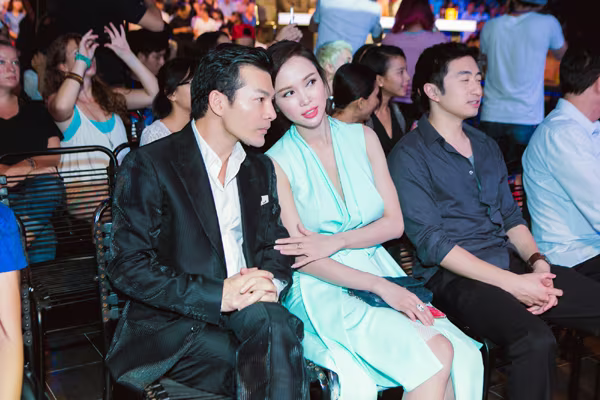 Trần Bảo Sơn-Vũ Ngọc Anh “dính như sam” đi xem Idol ảnh 4