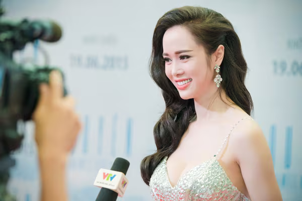 Vũ Ngọc Anh căng tràn sức sống bên Trần Bảo Sơn ảnh 7 Vũ Ngọc Anh căng tràn sức sống bên Trần Bảo Sơn ảnh 7