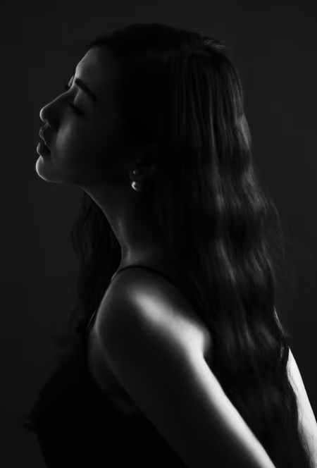 Á hậu Dương Tú Anh “phá cách” cực quyến rũ với ảnh đen trắng ảnh 5 Á hậu Dương Tú Anh “phá cách” cực quyến rũ với ảnh đen trắng ảnh 5