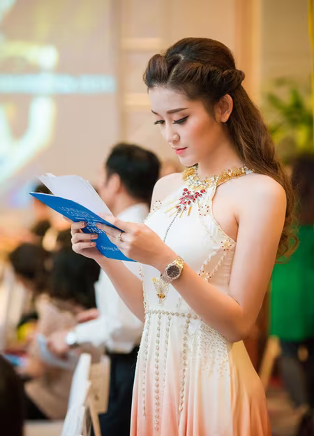 Hình ảnh Á hậu Huyền My siêu gợi cảm trong lần đầu làm MC ảnh 7 Hình ảnh Á hậu Huyền My siêu gợi cảm trong lần đầu làm MC ảnh 7