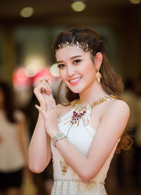 Hình ảnh Á hậu Huyền My siêu gợi cảm trong lần đầu làm MC ảnh 6 Hình ảnh Á hậu Huyền My siêu gợi cảm trong lần đầu làm MC ảnh 6