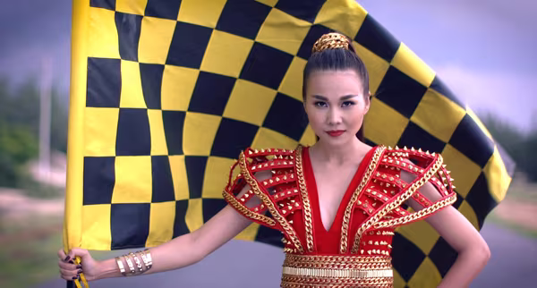 Thanh Hằng khai màn ấn tượng cuộc đua "nghẹt thở" của Vietnam’s Next Top Model 2015 ảnh 1