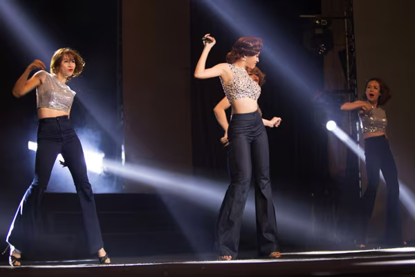 Hoàng Thuỳ Linh trình diễn vũ điệu nóng bỏng "mê hoặc" khán giả ảnh 5 Hoàng Thuỳ Linh trình diễn vũ điệu nóng bỏng "mê hoặc" khán giả ảnh 5