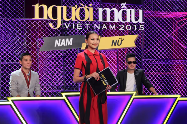 Những biểu cảm khó đỡ của Host Thanh Hằng trong vòng đánh giá và loại ảnh 1 Những biểu cảm khó đỡ của Host Thanh Hằng trong vòng đánh giá và loại ảnh 1