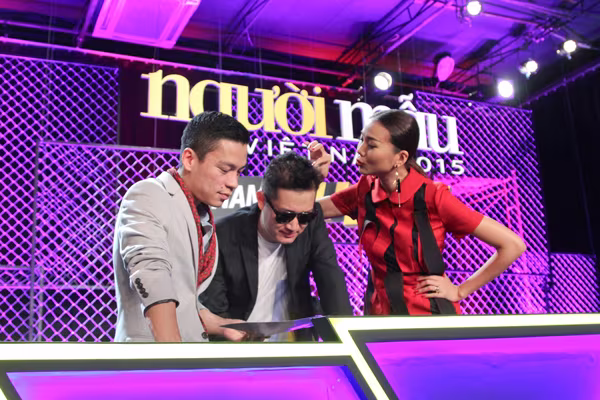 Những biểu cảm khó đỡ của Host Thanh Hằng trong vòng đánh giá và loại ảnh 5 Những biểu cảm khó đỡ của Host Thanh Hằng trong vòng đánh giá và loại ảnh 5