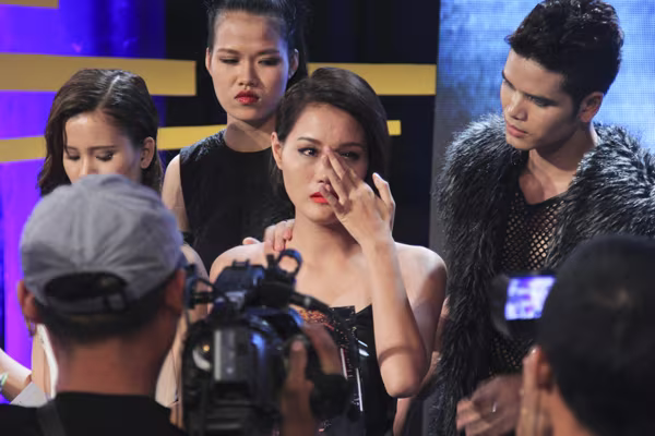 Vietnam’s Next Top Model 2015 sốc với màn loại kép ảnh 3