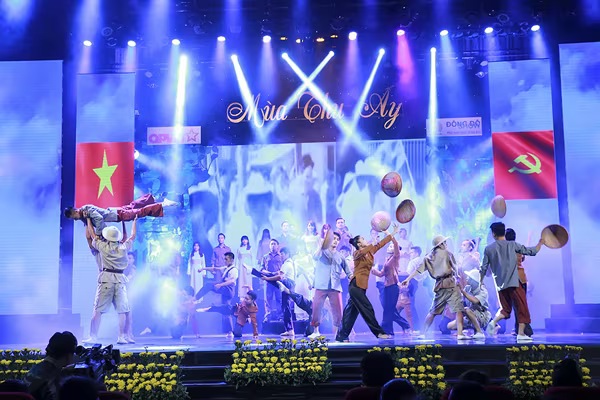 Sống lại thời khắc hào hùng "Mùa thu ấy" ảnh 2 Sống lại thời khắc hào hùng "Mùa thu ấy" ảnh 2