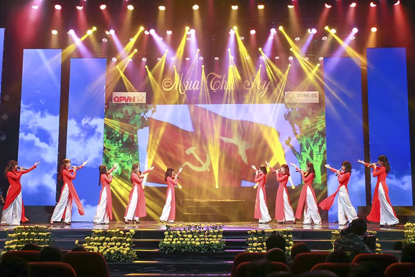 Sống lại thời khắc hào hùng "Mùa thu ấy" ảnh 7 Sống lại thời khắc hào hùng "Mùa thu ấy" ảnh 7