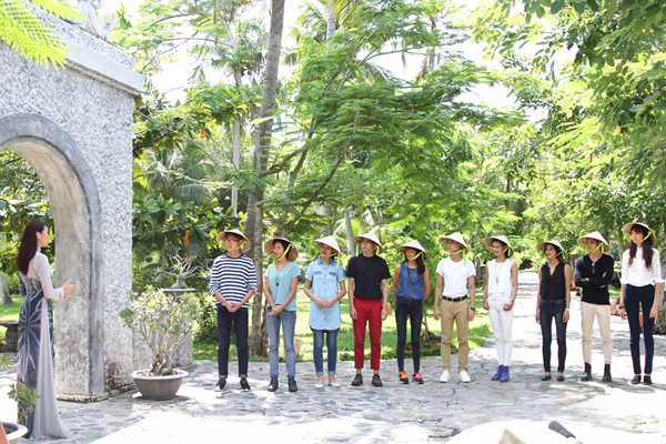 Top 10 Vietnam’s Next Top Model 2015 tìm hiểu về áo dài Việt Nam ảnh 9