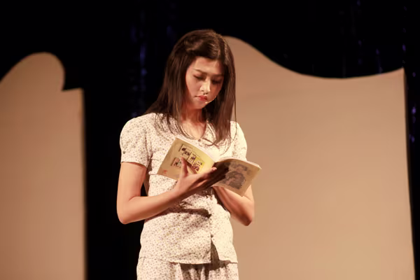 Siêu mẫu Trúc Nguyễn "lấn sân" sân khấu kịch ảnh 3 Siêu mẫu Trúc Nguyễn "lấn sân" sân khấu kịch ảnh 3