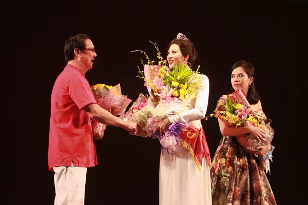 Siêu mẫu Trúc Nguyễn "lấn sân" sân khấu kịch ảnh 10 Siêu mẫu Trúc Nguyễn "lấn sân" sân khấu kịch ảnh 10