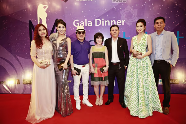 Hoa hậu Huỳnh Thúy Anh diện đầm quý phái, khoe nhan sắc nổi bật ảnh 8 Hoa hậu Huỳnh Thúy Anh diện đầm quý phái, khoe nhan sắc nổi bật ảnh 8