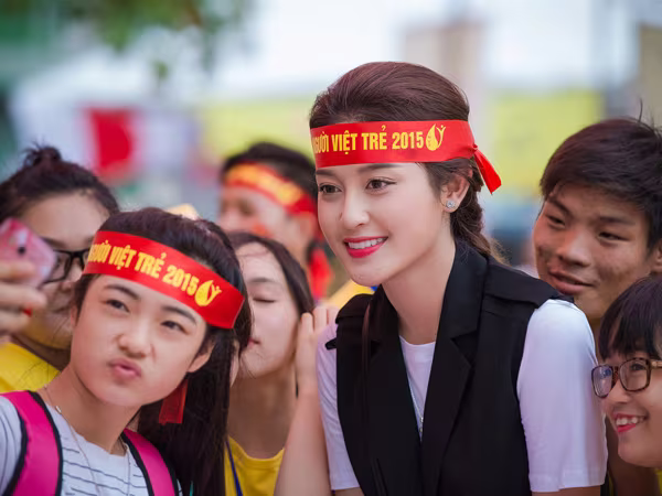 Vừa ốm dậy, Á hậu Huyền My vẫn đi từ thiện ảnh 5