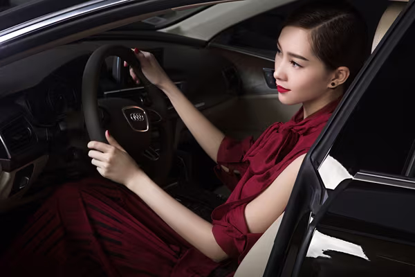 Hoa hậu Đặng Thu Thảo "diện" thiết kế Haute Couture sành điệu bên xế sang ảnh 6 Hoa hậu Đặng Thu Thảo "diện" thiết kế Haute Couture sành điệu bên xế sang ảnh 6