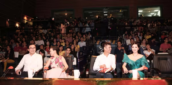 "Người đẹp không tuổi" Giáng My khoe ngực đầy gợi cảm ảnh 7