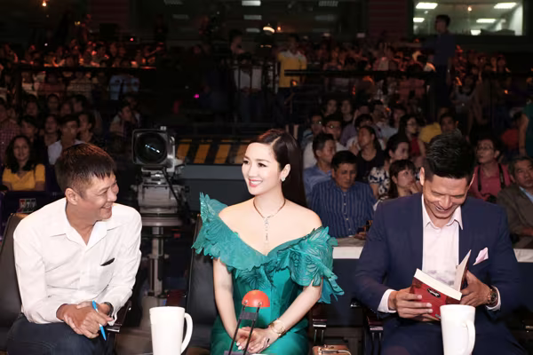 "Người đẹp không tuổi" Giáng My khoe ngực đầy gợi cảm ảnh 6