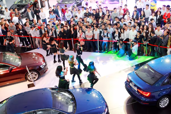 Thuỷ Tiên "bốc lửa" tại triển lãm ô tô Quốc tế Việt Nam 2015 ảnh 5 Thuỷ Tiên "bốc lửa" tại triển lãm ô tô Quốc tế Việt Nam 2015 ảnh 5