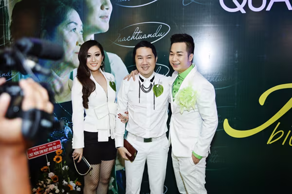 Bầu Hoà lịch lãm cùng MC Kim Trang dự sinh nhật Quách Tuấn Du ảnh 6 Bầu Hoà lịch lãm cùng MC Kim Trang dự sinh nhật Quách Tuấn Du ảnh 6