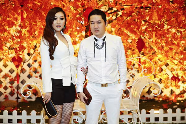 Bầu Hoà lịch lãm cùng MC Kim Trang dự sinh nhật Quách Tuấn Du ảnh 4 Bầu Hoà lịch lãm cùng MC Kim Trang dự sinh nhật Quách Tuấn Du ảnh 4
