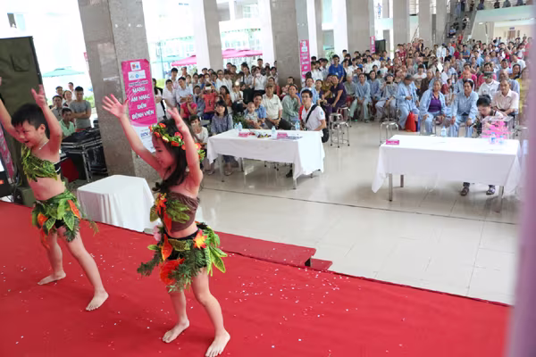 Đức Phúc "nhắn nhủ" cô giáo Mỹ Tâm cùng mang âm nhạc đến bệnh viện ảnh 10 Đức Phúc "nhắn nhủ" cô giáo Mỹ Tâm cùng mang âm nhạc đến bệnh viện ảnh 10