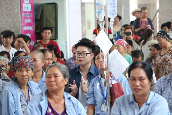 Đức Phúc "nhắn nhủ" cô giáo Mỹ Tâm cùng mang âm nhạc đến bệnh viện ảnh 7 Đức Phúc "nhắn nhủ" cô giáo Mỹ Tâm cùng mang âm nhạc đến bệnh viện ảnh 7